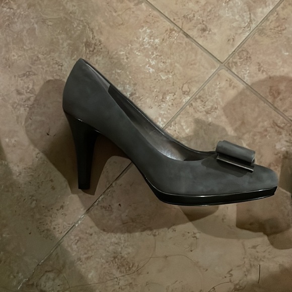 Anne Klein Heels, Size 7.5M - Picture 2 of 2